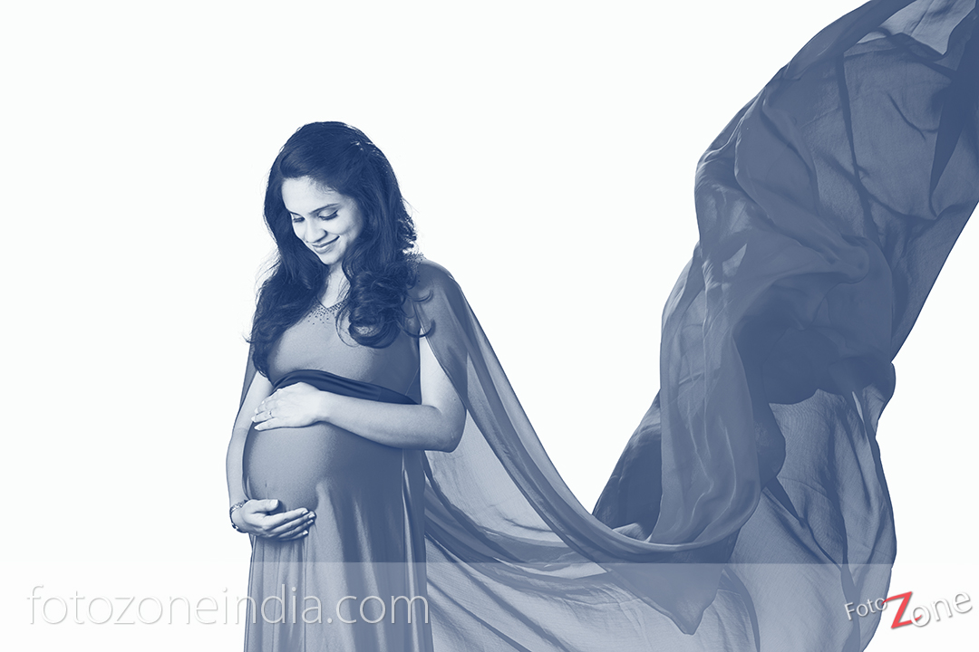 Elegant maternity photoshoot