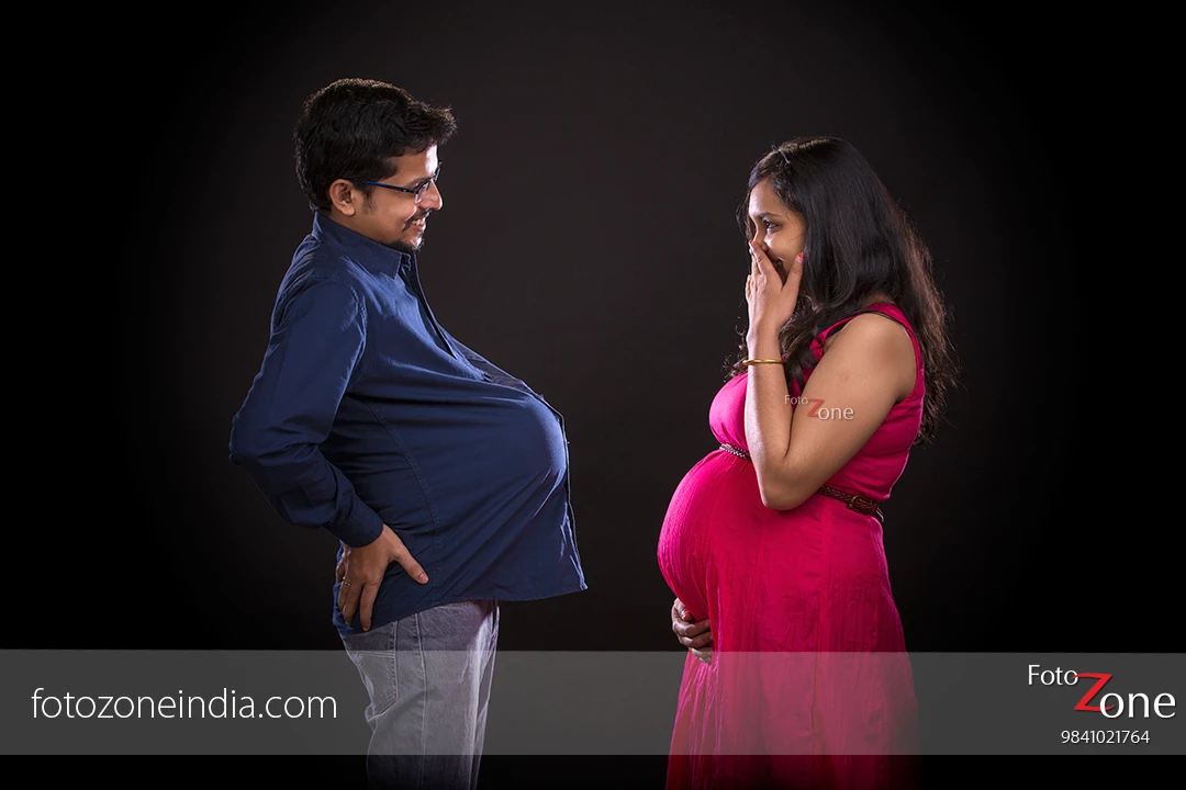 Funnycouple pregnancy photoshoot