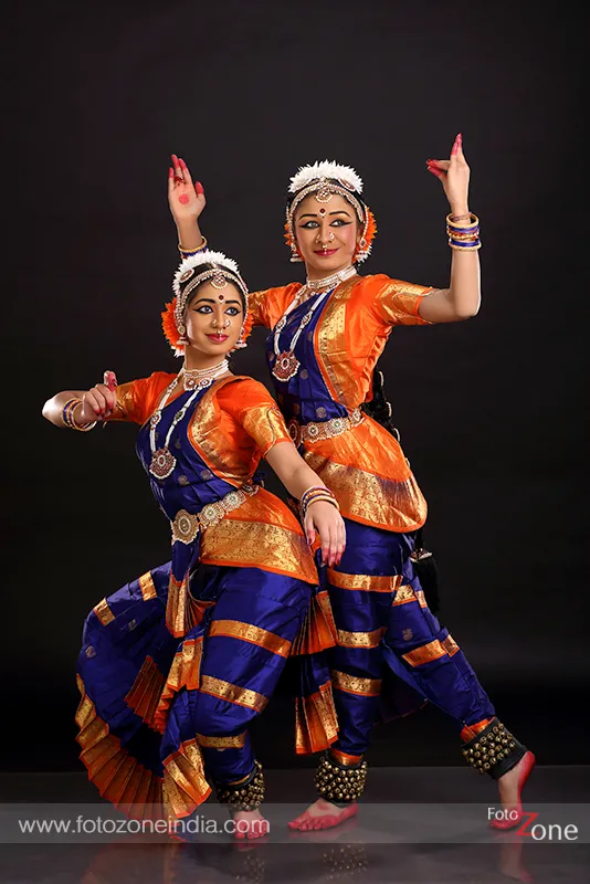 Bharatanatyam dancer outdoor photography in Chennai